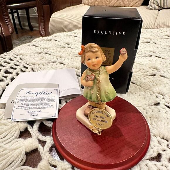 M.I Hummel Club‎ First Issue Forever Yours Vintage New in Box Porcelain Figurine - Picture 1 of 10
